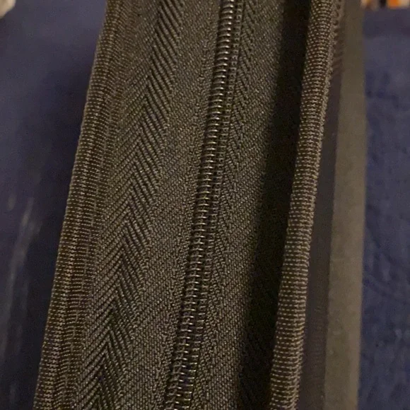 ~Greg Gift Company~ Black Bible Cover - Picture 5 of 9